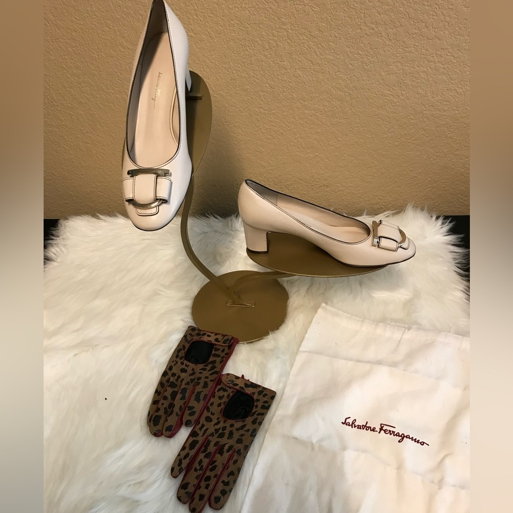 Ferragamo classic pump size 9 brand new